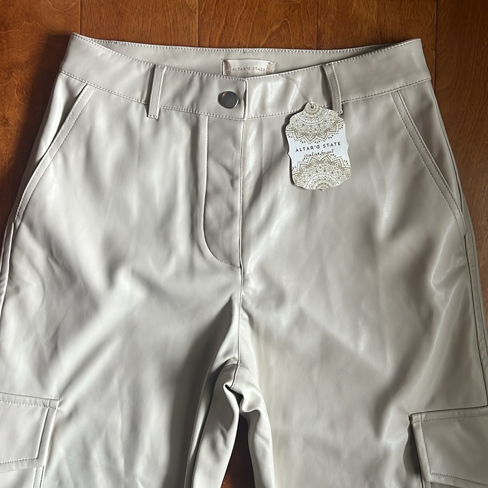 Altar’d State Women’s Cream Cargo Faux Leather Pants Size M Grunge Edgy Casual - Picture 2 of 11